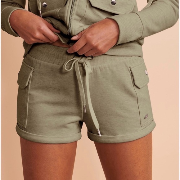 Bikini Village | Tropik Cargo Shorts - Size Large - Picture 10 of 10